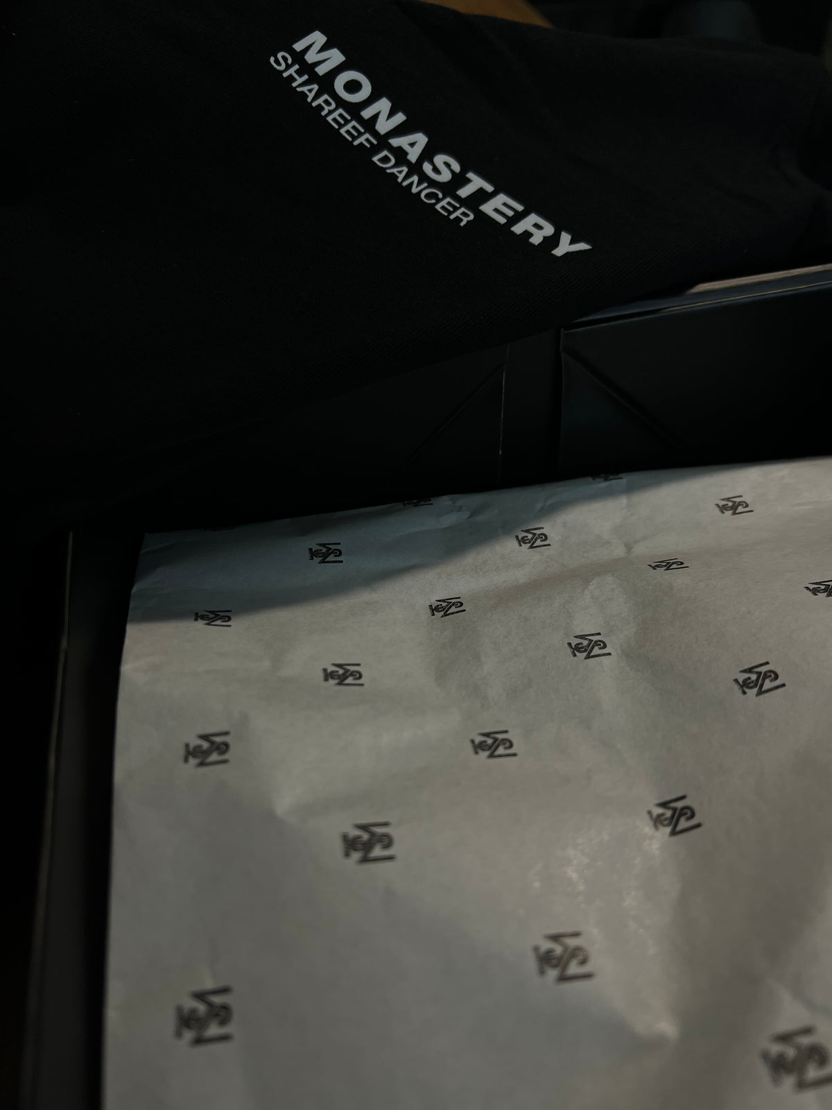 Playera Monastery Applejack Negra Talla M - Agotada en tienda oficial - Full Box